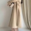 Классическое капюшонное пальто темно-бежевого цвета с поясом из 78% шерсти и 22% хлопка для комфортной зимней носки