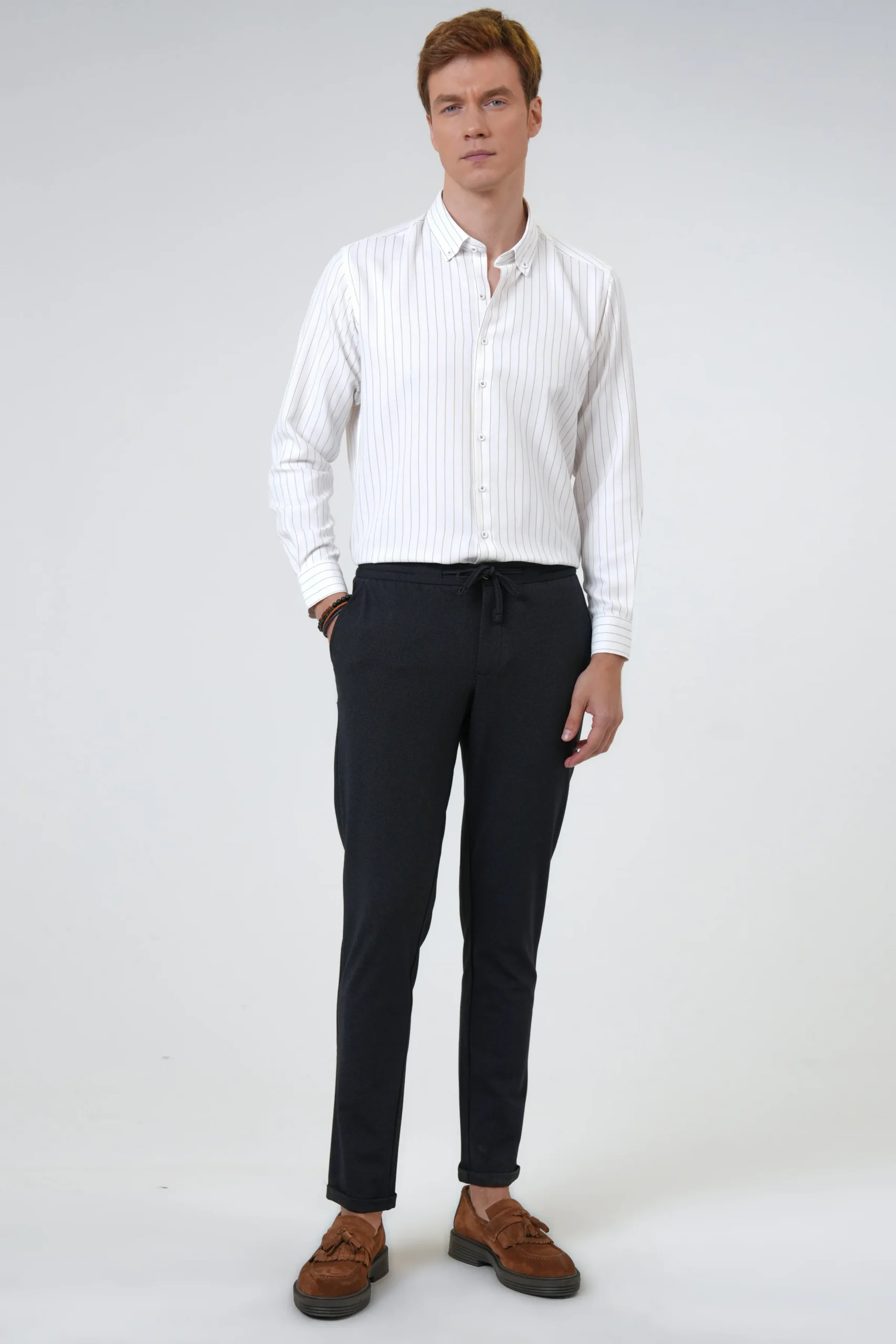 1731994981-if44biqfq3-slim-kalip-armurlu-jogger-pantolon_pn2020500615-s09_siyah-siyah_1_enbuyuk.webp
