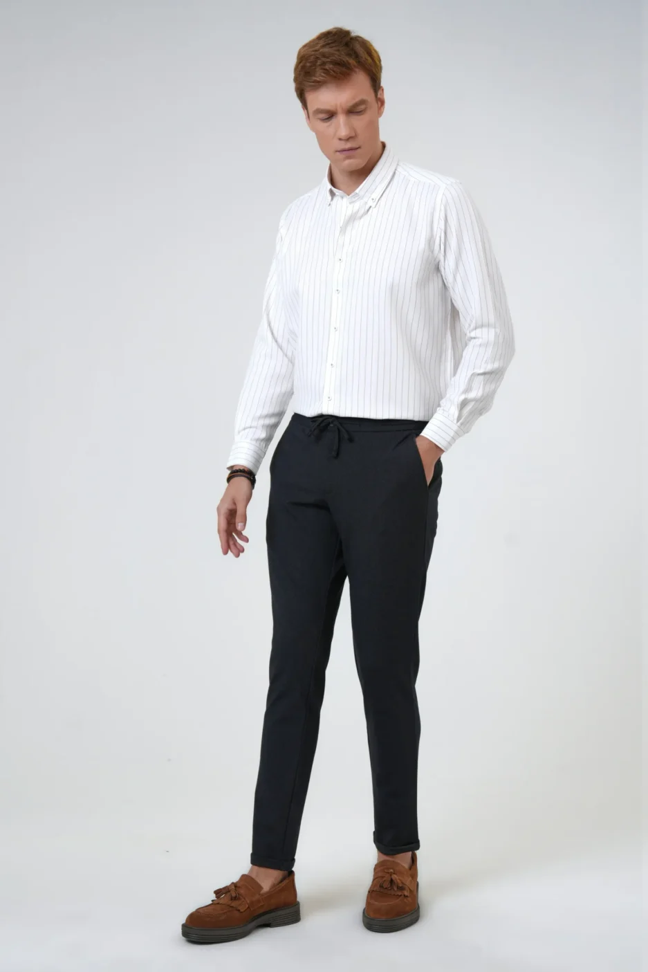 1731994981-qays30ljph-slim-kalip-armurlu-jogger-pantolon_pn2020500615-s09_siyah-siyah_2_enbuyuk.webp
