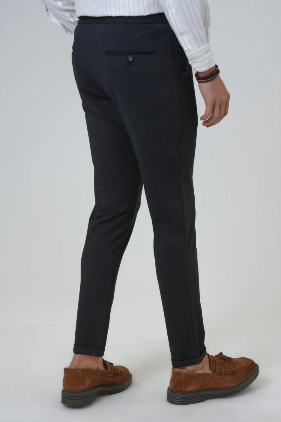 1731994982-yps2fymua1-slim-kalip-armurlu-jogger-pantolon_pn2020500615-s09_siyah-siyah_4_enbuyuk.webp