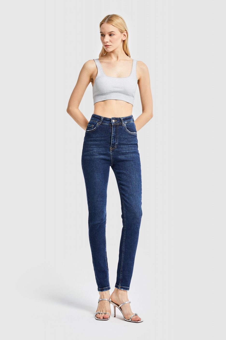 1732176165-1q6lecaihn-kadin-koyu-mavi-renk-super-esnek-kumas-yuksek-bel-skinny-fit-denim-14903.jpg