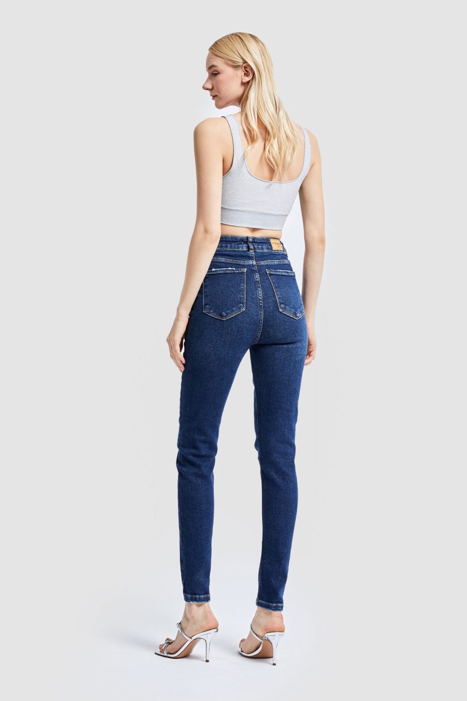 1732176166-5rkoyqh7ho-kadin-koyu-mavi-renk-super-esnek-kumas-yuksek-bel-skinny-fit-denim-14906.jpg